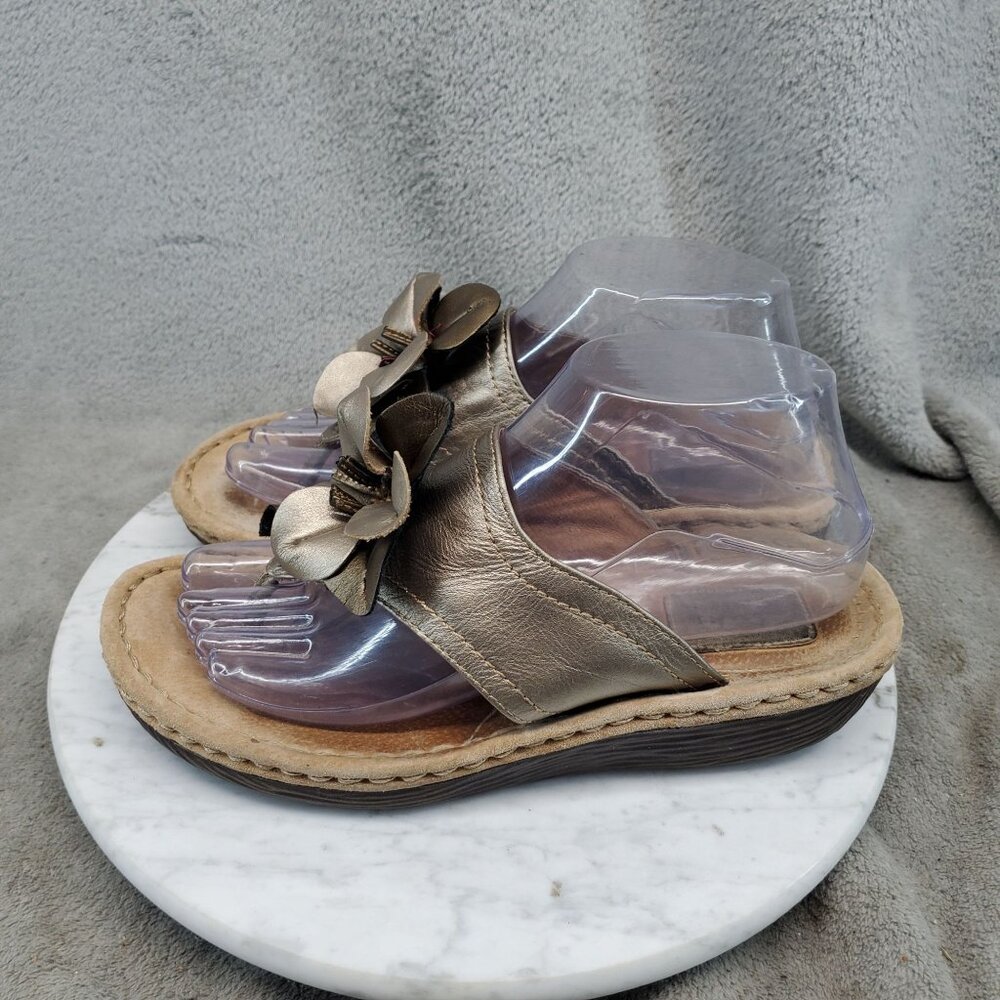 Clarks Shoes Womens Size 8 Gold Leather Slip On Wedge Thong Sandals